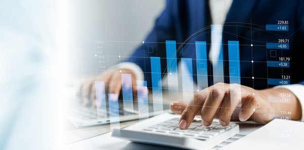 rsz_may1tracker_istock-2155017717